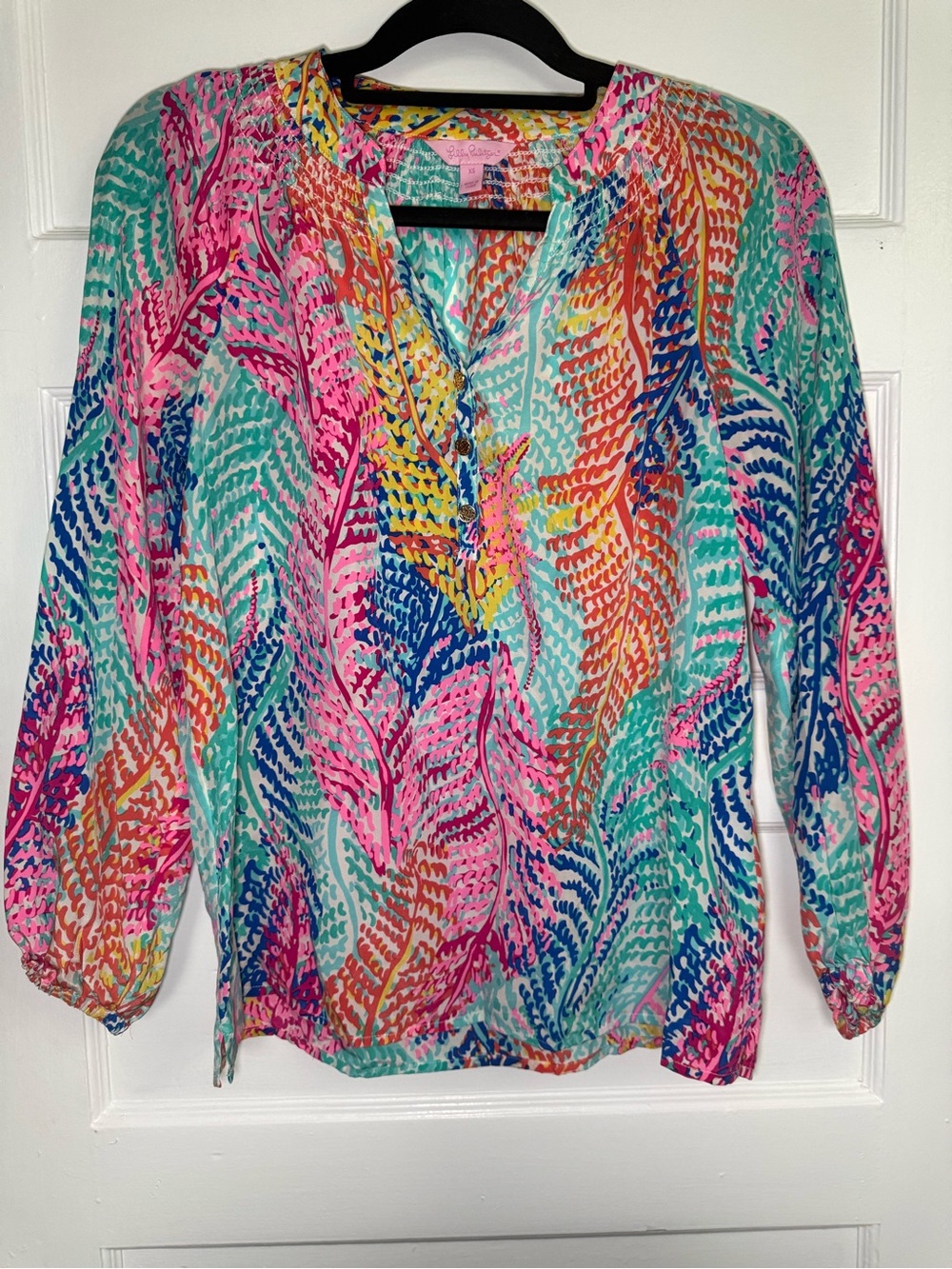 Lilly Pulitzer Silk Elsa Vibrant ‘Electric Feel’ Leaf-Print V-Neck Blouse XS